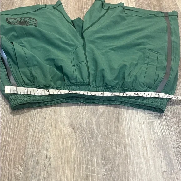 Lululemon Green Men's Athletic Shorts Size Large - Picture 9 of 11